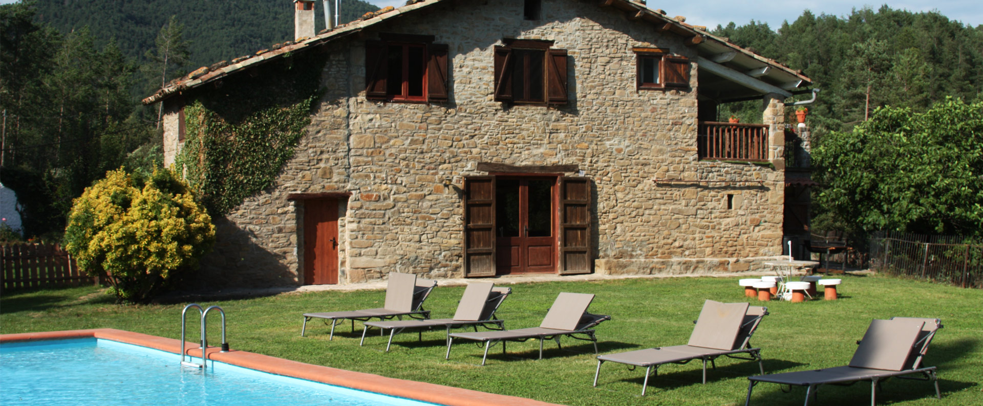 Una casa gran i rústica Admet mascotes