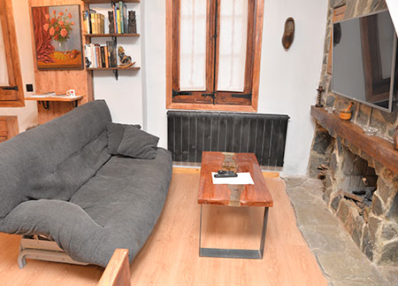 Apartment for six people in Pobla de Lillet - Cozy and comfortable living room