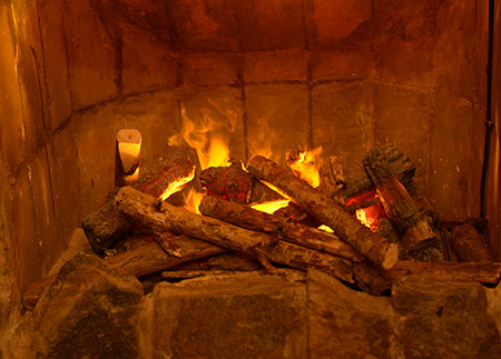 Apartament a la Pobla de Lillet - Llar de foc decorativa amb vapor d'aigua i llums