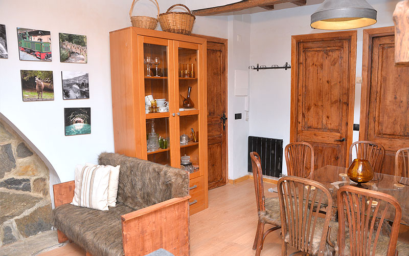 Apartment for six people in Pobla de Lillet