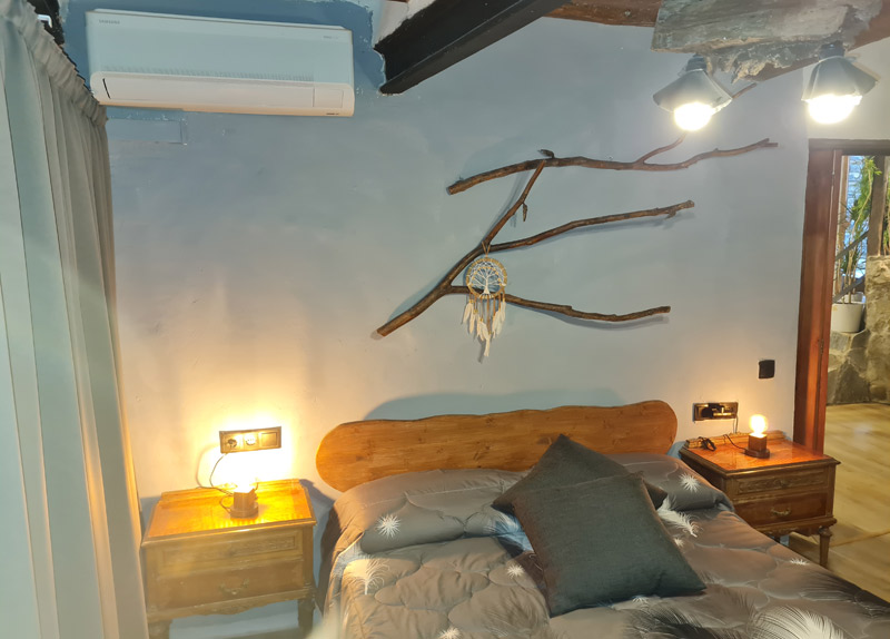 Apartamento rural con encanto en Borredà - aire acondicionado con bomba de calor en el dormitorio