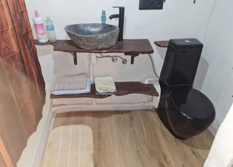 Apartamento rural con encanto en Borredà - baño completo con ducha