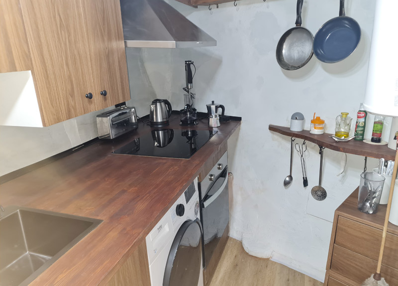 Cocina totalmente equipada integrada en el salón