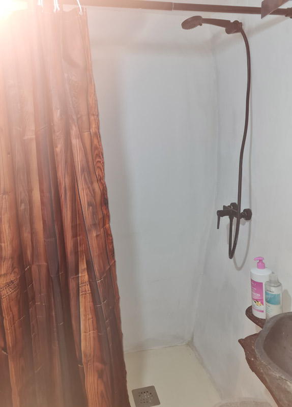 Apartamento rural con encanto en Borredà - ducha del baño