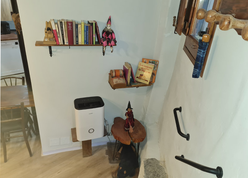 Apartamento rural con encanto en Borredà - deshumidificador automático en la entrada