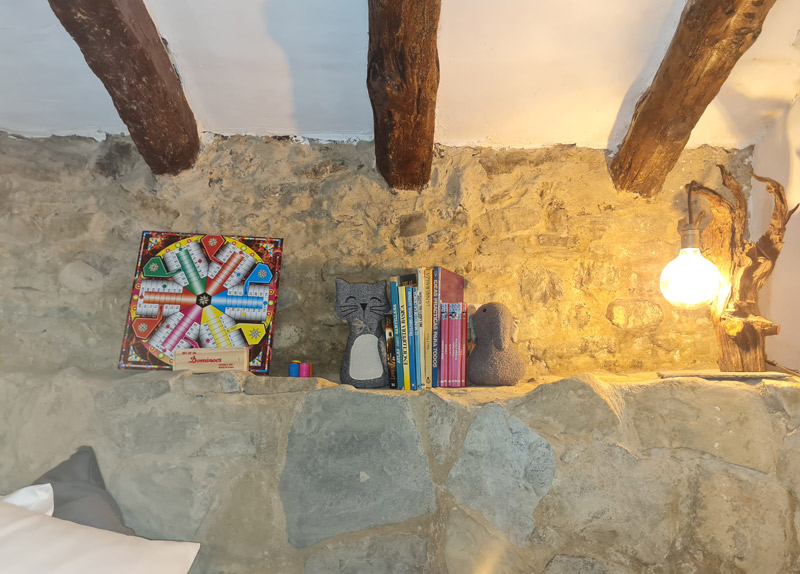 Apartamento rural con encanto en Borredà - juegos de mesa y libros en la zona chill out