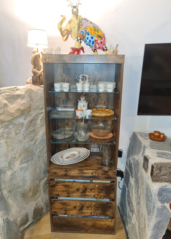 Apartamento rural con encanto en Borredà - vitrina del salón
