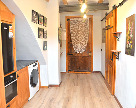 Apartamento adaptado Berguedà con recibidor ancho y acogedor