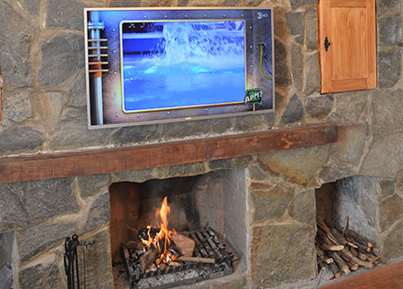 Adapted apartment Berguedà - Big TV in the living room