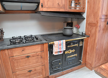 Apartment for tourist rental Pobla de Lillet - Gas stoves and cheap iron cooker