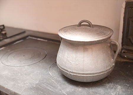 Apartment for tourist rental Pobla de Lillet - Iron pot for economic cooking