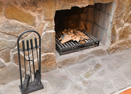 Apartment for tourist rental Pobla de Lillet - All fireplace utensils