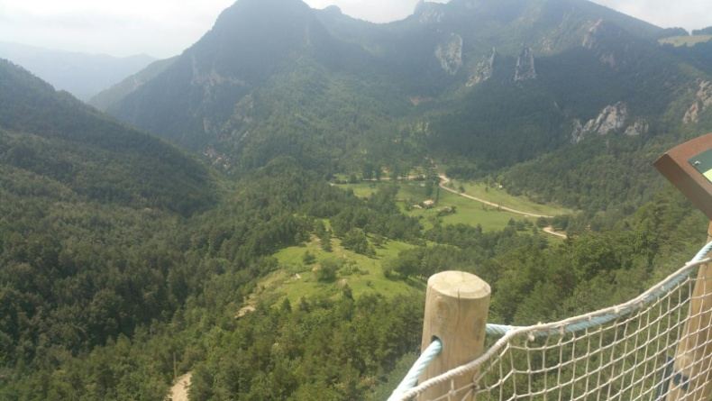 Vista des del mirador de la Clusa sobre les valls del sud del Catllaràs