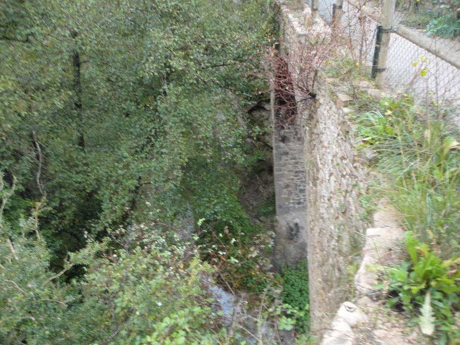 Detall del parament de pedra del pont de Sant Joan, Borredà