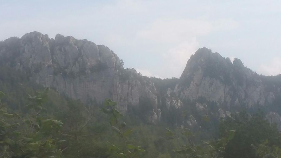 Cingleres del Catllaràs vistes des del mirador de la Roca de la Lluna