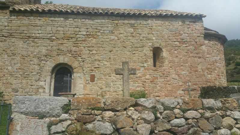 Absis i mur sud de l'església romànica de Sant Romà de la Clusa