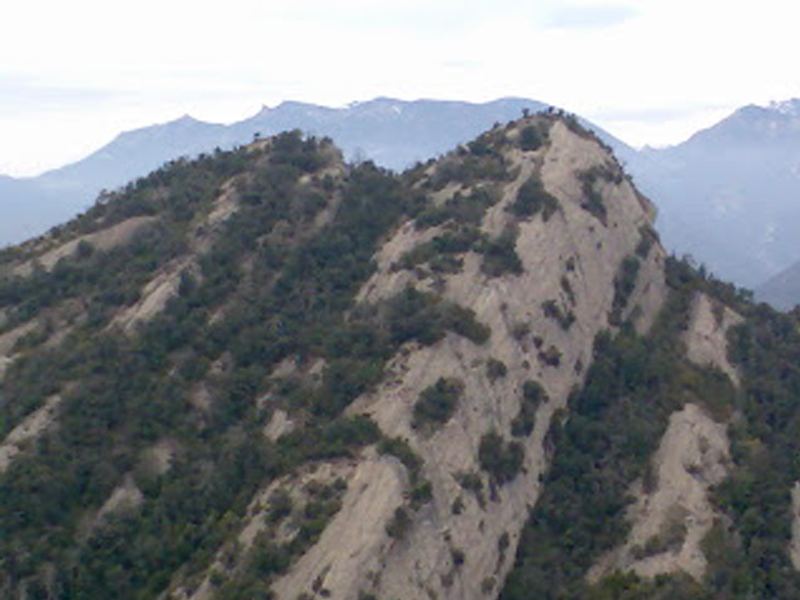 Cresta de conglomerado del Serrat del Migdia en la sierra de Picancel