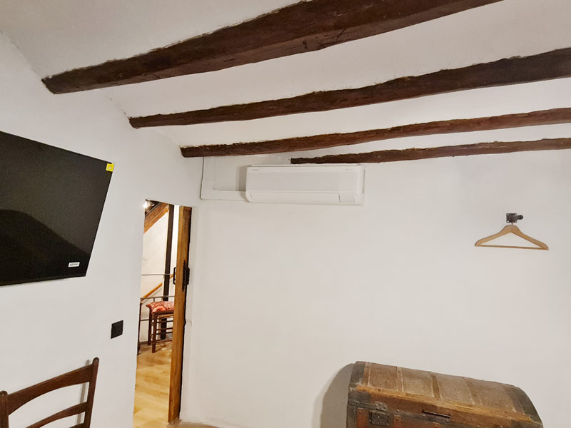 Tríplex Cal Barraqué de Dalt en Borredà - aire acondicionado de la habitación de matrimonio 2