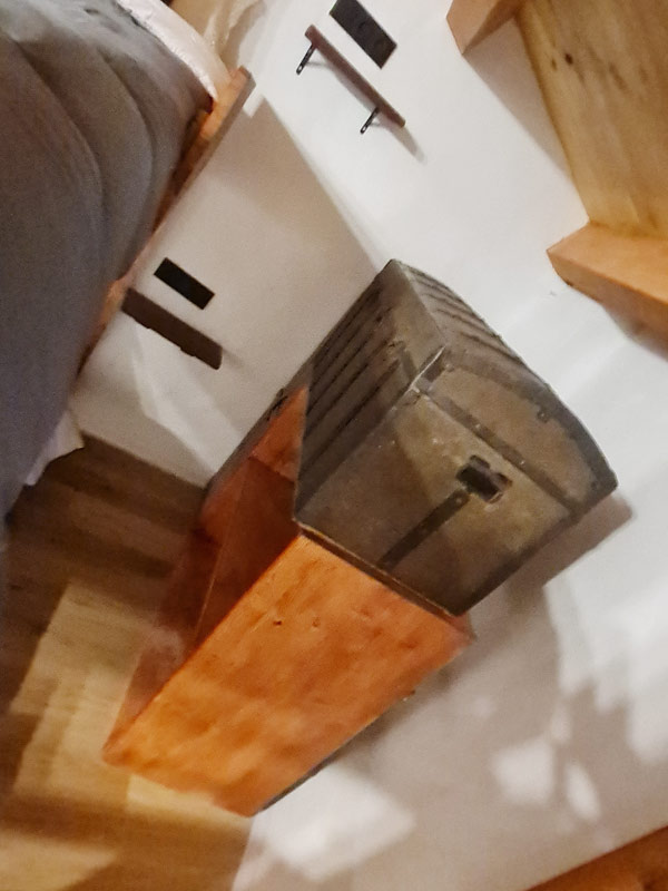 Tríplex Cal Barraqué de Dalt en Borredà - baúl de la habitación 2 de la buhardilla