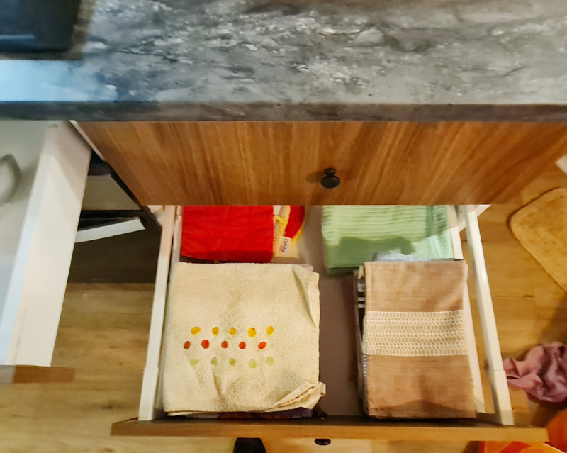 Tríplex Cal Barraqué de Dalt en Borredà - cajón de paños de cocina