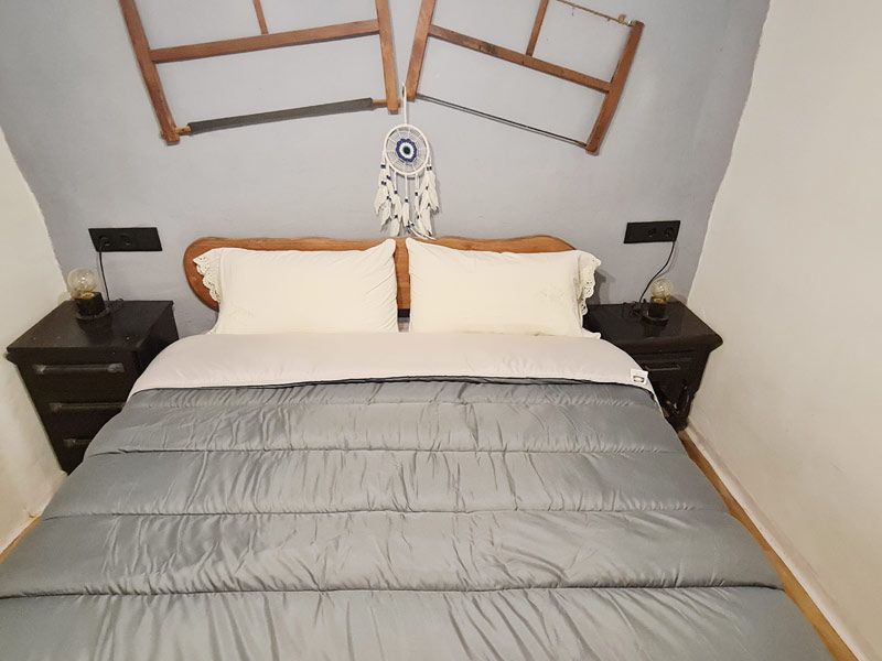 Tríplex Cal Barraqué de Dalt en Borredà - cama de matrimonio de la habitación 1