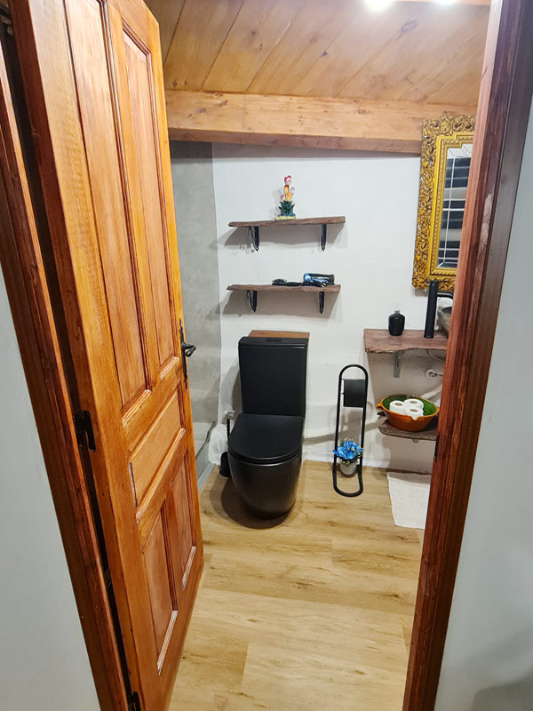 Tríplex Cal Barraqué de Dalt en Borredà - baño de la buhardilla