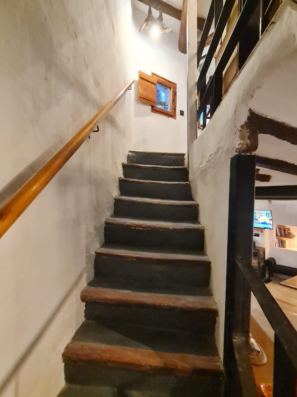 Tríplex Cal Barraqué de Dalt en Borredà - escalera de la primera planta
