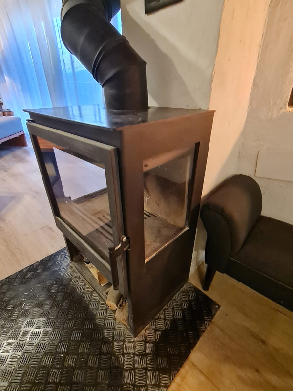 Tríplex Cal Barraqué de Dalt en Borredà - chimenea de leña con cristal en los laterales