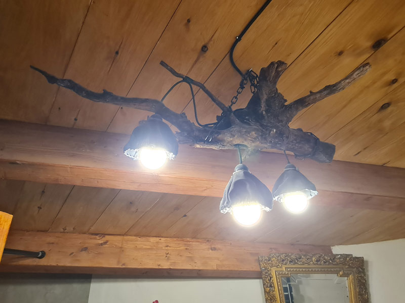 Tríplex Cal Barraqué de Dalt en Borredà - luces artesanales de la habitación 2 de la buhardilla