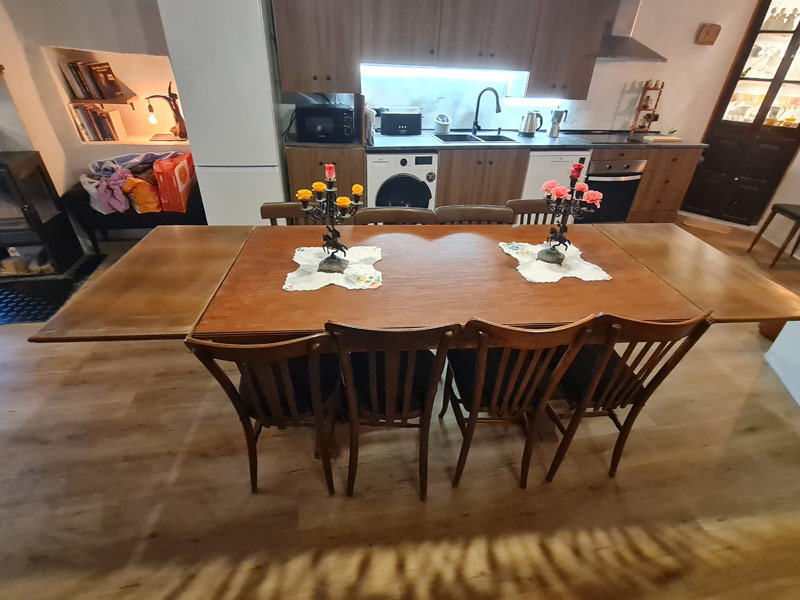 Tríplex Cal Barraqué de Dalt en Borredà - mesa de comedor extendida
