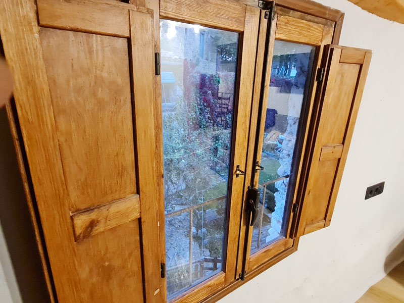 Tríplex Cal Barraqué de Dalt en Borredà - ventana de la habitación 2 de la buhardilla