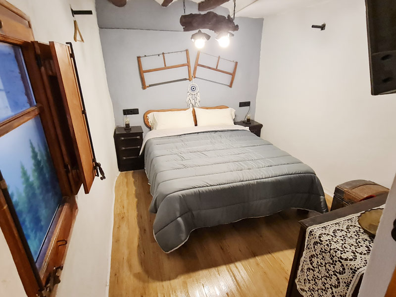 Tríplex Cal Barraqué de Dalt en Borredà - habitación de matrimonio 1