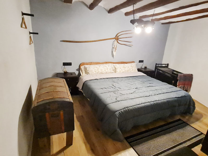 Tríplex Cal Barraqué de Dalt en Borredà - habitación de matrimonio 2