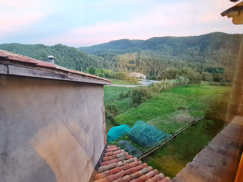 Tríplex Cal Barraqué de Dalt en Borredà - vistas a las montañas desde la habitación 1 de la buhardilla