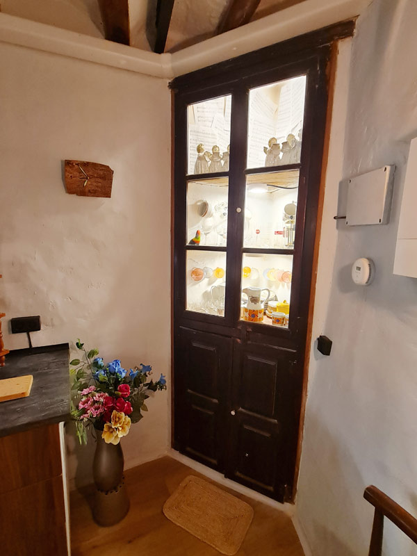 Tríplex Cal Barraqué de Dalt en Borredà - vitrina iluminada
